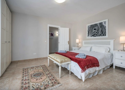 MANSION WITH LARGE GARDEN FOR SALE IN ESTEPONA EAST