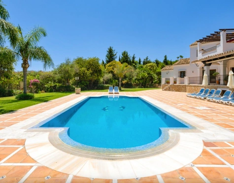 Villa for sale in Cancelada, Estepona East
