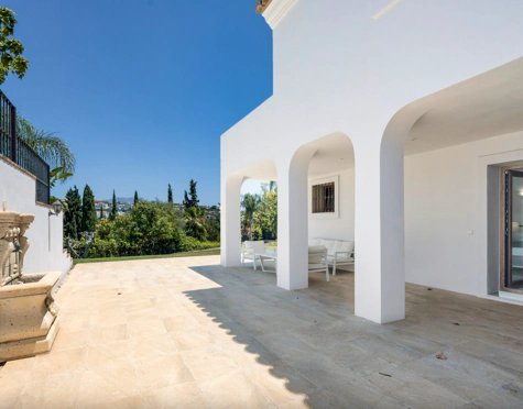 Villa for sale in Cancelada, Estepona East