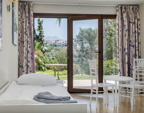 Villa for sale in Cancelada, Estepona East