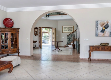 MANSION WITH LARGE GARDEN FOR SALE IN ESTEPONA EAST