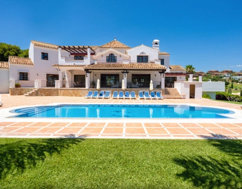 Villa for sale in Cancelada, Estepona East