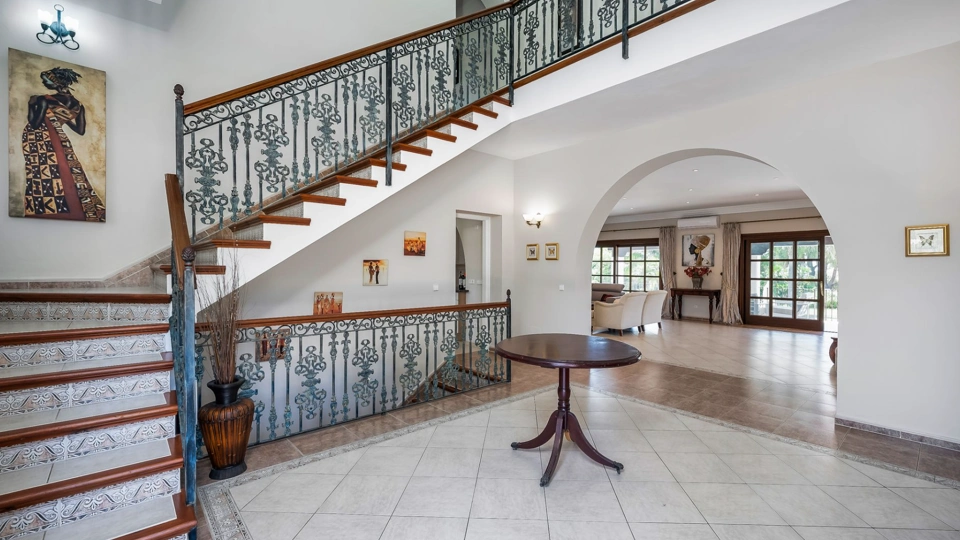 Villa for sale in Cancelada, Estepona East