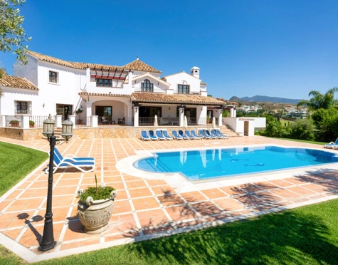Villa for sale in Cancelada, Estepona East
