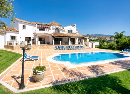 MANSION WITH LARGE GARDEN FOR SALE IN ESTEPONA EAST