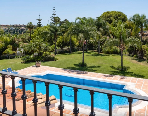 Villa for sale in Cancelada, Estepona East
