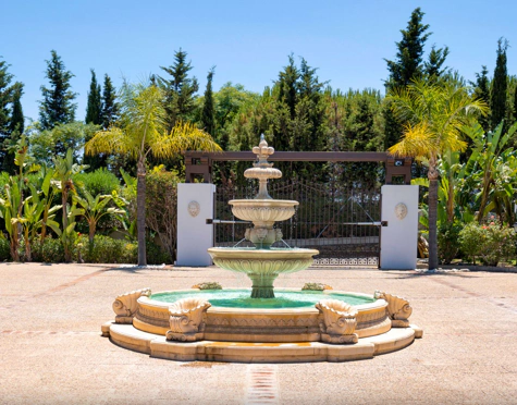 Villa for sale in Cancelada, Estepona East