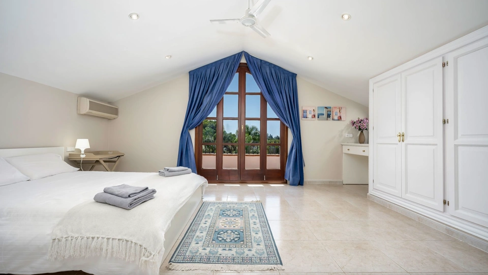 Villa for sale in Cancelada, Estepona East