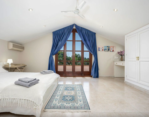 Villa for sale in Cancelada, Estepona East