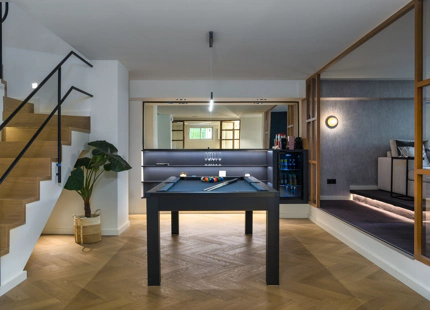 CASA ADOSADA RENOVADA CON GIMNASIO Y CINE EN VENTA EN CLUB SIERRA, MARBELLA