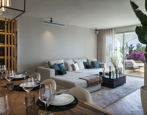 CASA ADOSADA RENOVADA CON GIMNASIO Y CINE EN VENTA EN CLUB SIERRA, MARBELLA