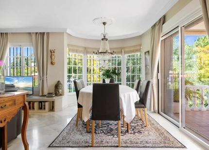 ENCANTADORA VILLA TRADICIONAL EN VENTA EN NUEVA ANDALUCÍA