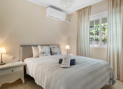 ENCANTADORA VILLA TRADICIONAL EN VENTA EN NUEVA ANDALUCÍA