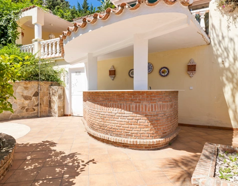 Villa for sale in Nueva Andalucia, Marbella