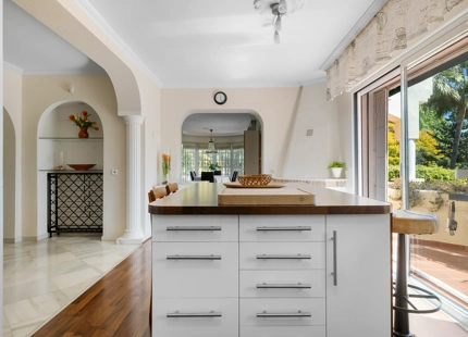 ENCANTADORA VILLA TRADICIONAL EN VENTA EN NUEVA ANDALUCÍA