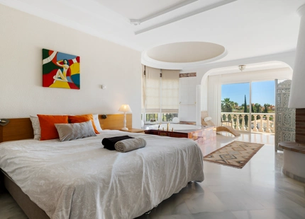 ENCANTADORA VILLA TRADICIONAL EN VENTA EN NUEVA ANDALUCÍA