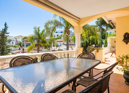 ENCANTADORA VILLA TRADICIONAL EN VENTA EN NUEVA ANDALUCÍA