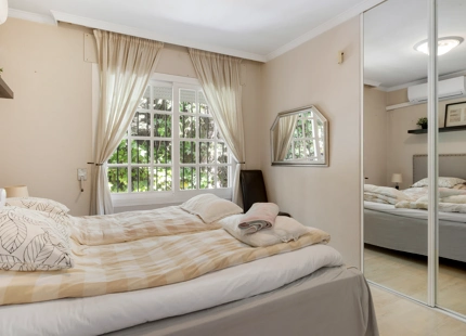 ENCANTADORA VILLA TRADICIONAL EN VENTA EN NUEVA ANDALUCÍA