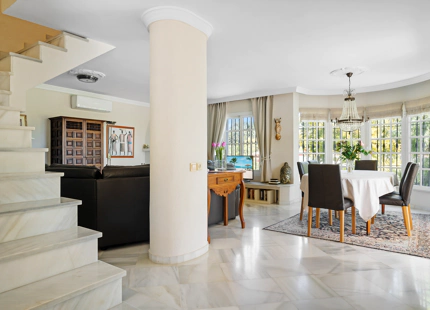 ENCANTADORA VILLA TRADICIONAL EN VENTA EN NUEVA ANDALUCÍA
