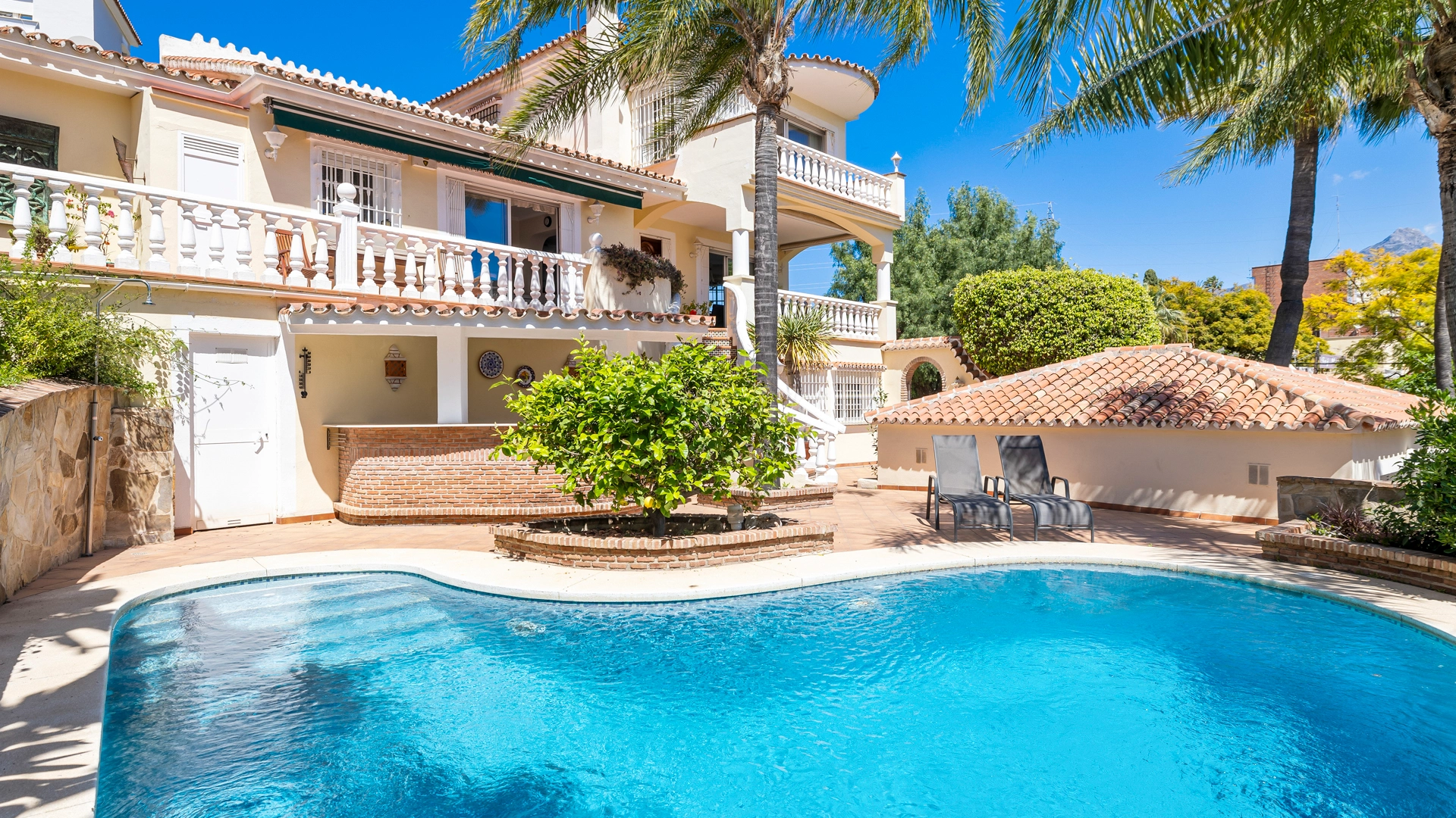 Villa en venta en Nueva Andalucia, Marbella