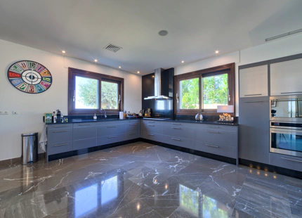 STUNNING VILLA WITH PANORAMIC VIEWS FOR SALE IN LOS FLAMINGOS GOLF, BENAHAVIS