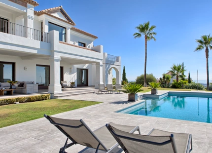 STUNNING VILLA WITH PANORAMIC VIEWS FOR SALE IN LOS FLAMINGOS GOLF, BENAHAVIS