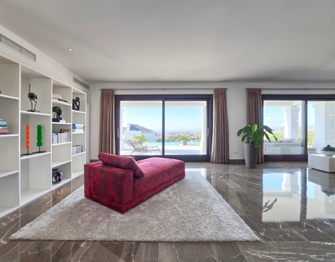 Villa en venta en Los Flamingos Golf, Benahavis