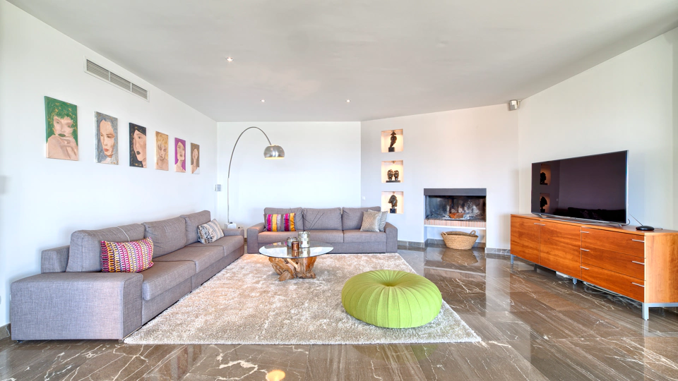 Villa for sale in Los Flamingos Golf, Benahavis