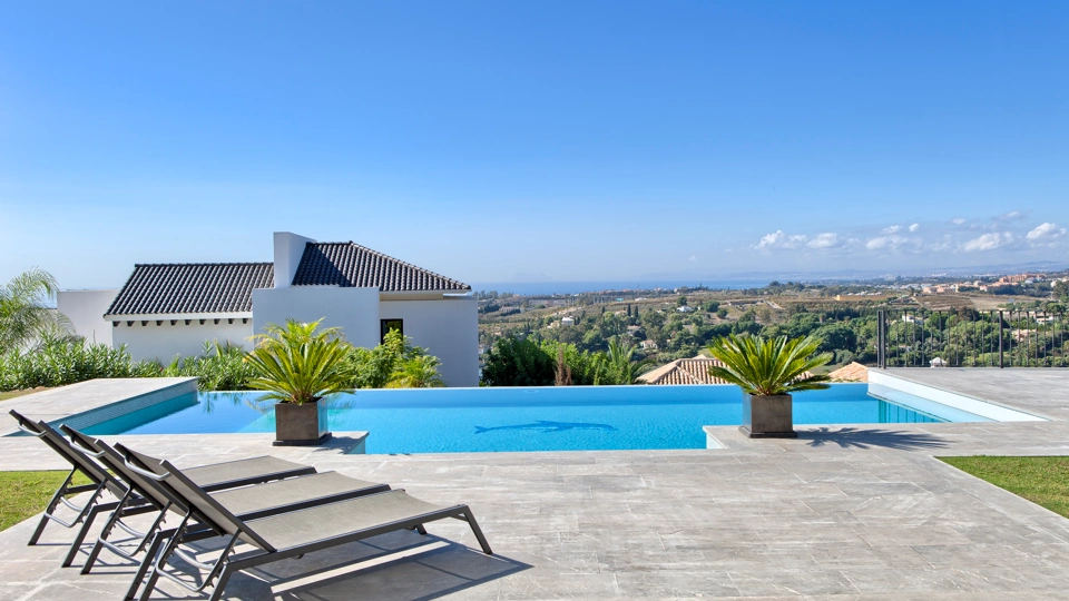 Villa for sale in Los Flamingos Golf, Benahavis