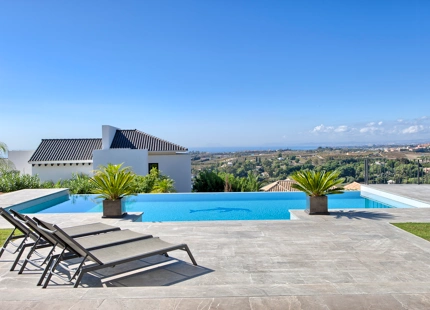STUNNING VILLA WITH PANORAMIC VIEWS FOR SALE IN LOS FLAMINGOS GOLF, BENAHAVIS