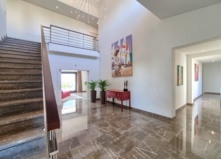 STUNNING VILLA WITH PANORAMIC VIEWS FOR SALE IN LOS FLAMINGOS GOLF, BENAHAVIS