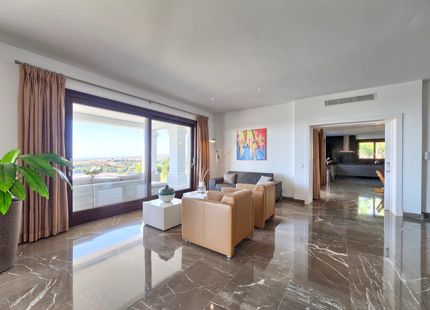 STUNNING VILLA WITH PANORAMIC VIEWS FOR SALE IN LOS FLAMINGOS GOLF, BENAHAVIS