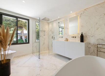VILLA CONTEMPORÁNEA EN VENTA EN SIERRA BLANCA, MARBELLA