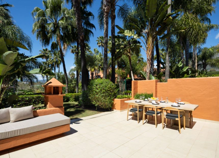 ACOGEDORA CASA ADOSADA EN ALTOS DE PUENTE ROMANO, MARBELLA