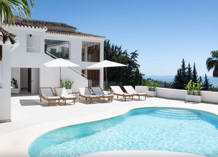 BRIGHT REFURBISHED VILLA FOR SALE IN EL ROSARIO, MARBELLA EAST