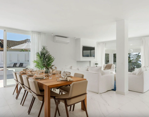 Villa for sale in El Rosario, Marbella Este