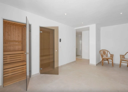 BRIGHT REFURBISHED VILLA FOR SALE IN EL ROSARIO, MARBELLA EAST