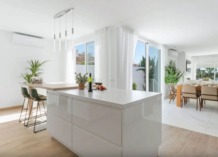 BRIGHT REFURBISHED VILLA FOR SALE IN EL ROSARIO, MARBELLA EAST