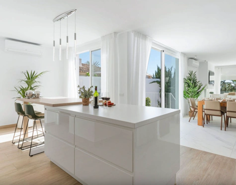 Villa for sale in El Rosario, Marbella Este