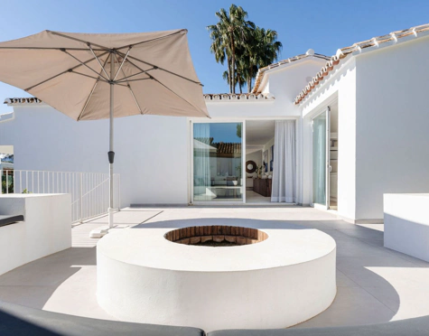 Villa for sale in El Rosario, Marbella Este