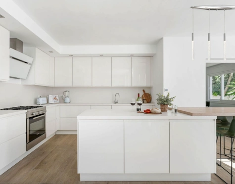 Villa for sale in El Rosario, Marbella Este