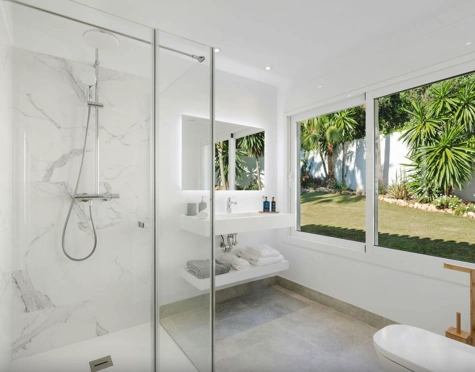 Villa for sale in El Rosario, Marbella Este