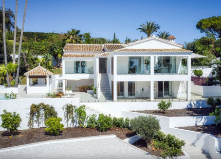 BRIGHT REFURBISHED VILLA FOR SALE IN EL ROSARIO, MARBELLA EAST