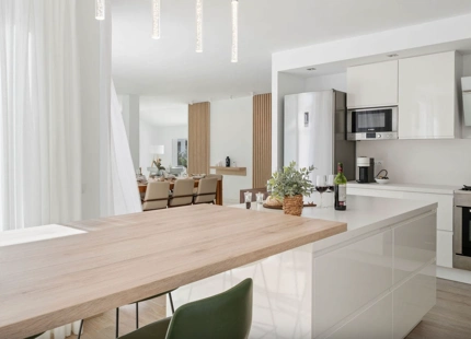 BRIGHT REFURBISHED VILLA FOR SALE IN EL ROSARIO, MARBELLA EAST