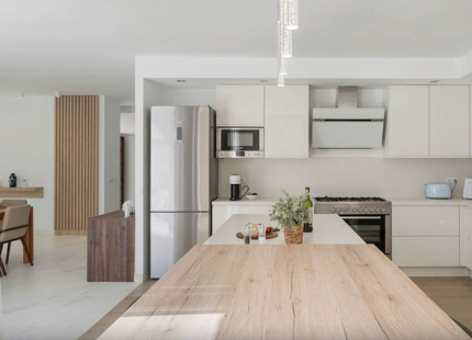 BRIGHT REFURBISHED VILLA FOR SALE IN EL ROSARIO, MARBELLA EAST