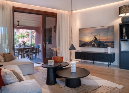 LUJOSO APARTAMENTO EN PRIMERA LINEA DE PLAYA EN VENTA EN ESTEPONA