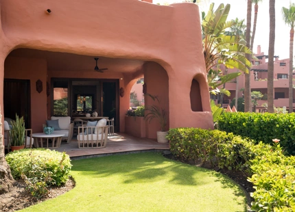 LUJOSO APARTAMENTO EN PRIMERA LINEA DE PLAYA EN VENTA EN ESTEPONA