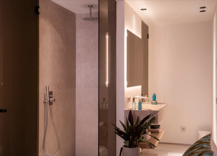 LUJOSO APARTAMENTO EN PRIMERA LINEA DE PLAYA EN VENTA EN ESTEPONA