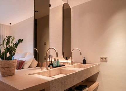 LUJOSO APARTAMENTO EN PRIMERA LINEA DE PLAYA EN VENTA EN ESTEPONA