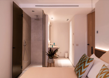 LUJOSO APARTAMENTO EN PRIMERA LINEA DE PLAYA EN VENTA EN ESTEPONA